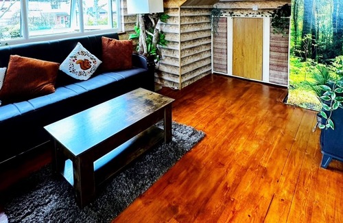 Formby Apartment | Squirrel Hideaway in Formby, Liverpool