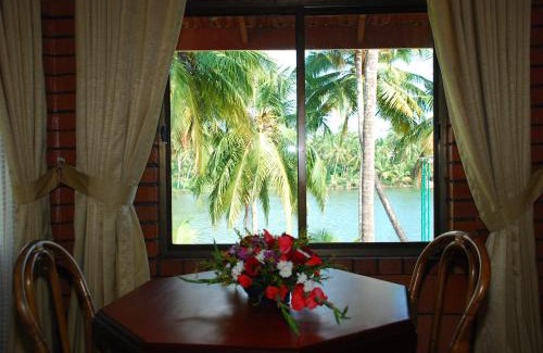 Neeleshwar Hotel | SREE GOKULAM NALANDA RESORTS