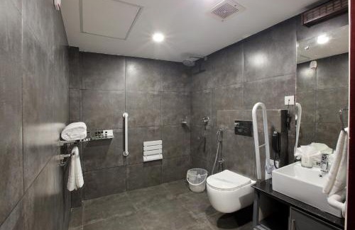 Kulanada Hotel | SREEVALSAM RESIDENCY Kulanada