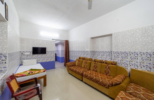 Valparai Hotel | Sri Nandha Luxury Comforts