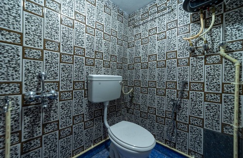 Valparai Hotel | Sri Nandha Luxury Comforts