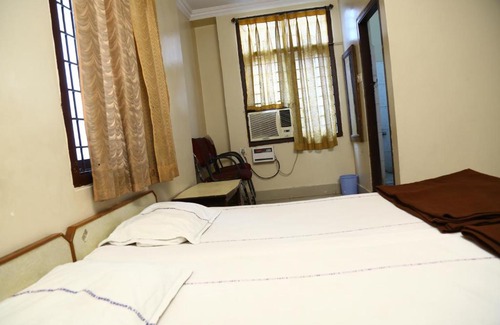 Secunderabad Cabin | Sri Sai Krishna Deluxe Lodge