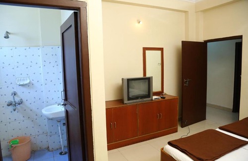 Secunderabad Cabin | Sri Sai Krishna Deluxe Lodge
