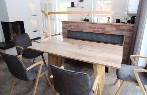 Hilgenriedersiel House | Stüürmanns Huus - Luxury 100sqm vacation home for 6 pers with sauna, fireplace & garden