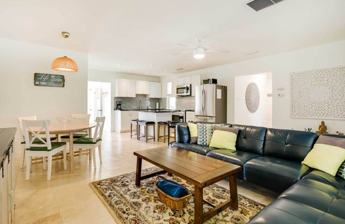 St. Augustine Beach Cottage | St Augustine Cottage w/Fire Pit - Walk to Pier!