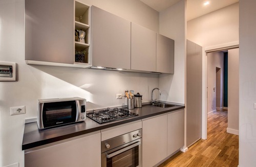 Rione VII Regola Apartment | St. Eligio 2BDR