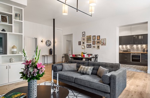 Saint-Thomas-d'Aquin Apartment | St Germain/Bon Marché Chic Three Bedroom
