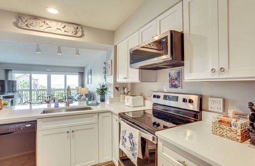 Beachwalk Apartment | St Helena Island Condo - 1/2 Mi to Beach