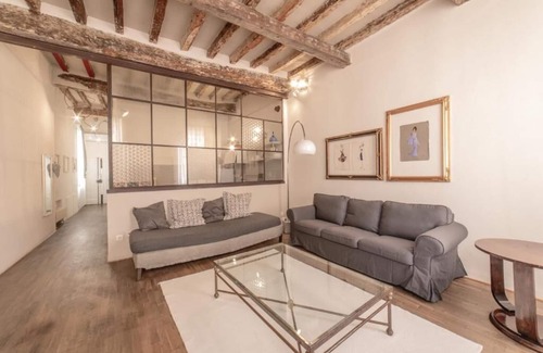 Old Town Apartment | St. James House, 90 m Osteria Francescana