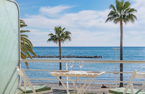 Saint-Laurent-du-Var Apartment | ST-LAURENT-DU-VAR - PRETTY 2 ROOMS BY THE SEA