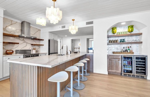 Fort Walton Beach - Destin Condo | St Maarten 1008, beachfront, sleeps 9, resort access