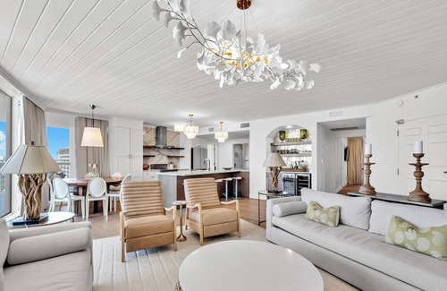 Fort Walton Beach - Destin Condo | St Maarten 1008, beachfront, sleeps 9, resort access