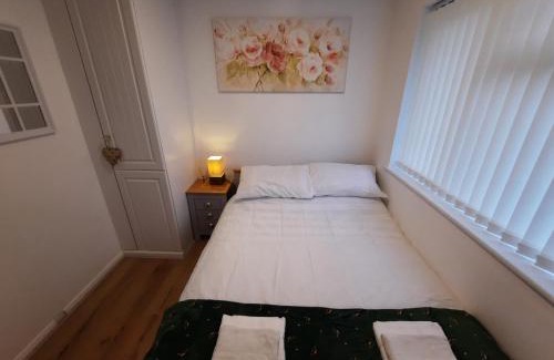 St Margaret's at Cliffe Ski Chalet | St Margaret's 2-Bed Chalet - Sleeps 4 & Pets ok