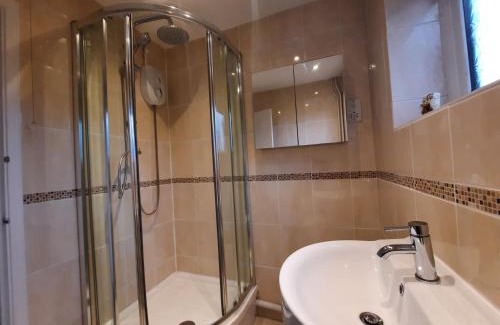 St Margaret's at Cliffe Ski Chalet | St Margaret's 2-Bed Chalet - Sleeps 4 & Pets ok