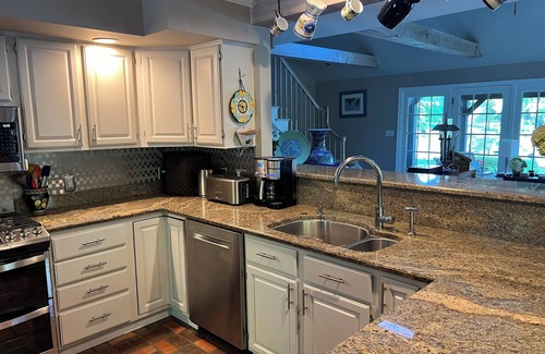 St. Michaels House | ST MICHAELS-Private Waterfront, Huge Deck& 19’Swim spa-pool, Kayaks, 2 MBRooms