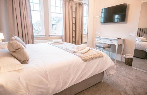 Gloucester House | St Michaels Town House - Elegant and Large Holiday Home in the Heart of Gloucester