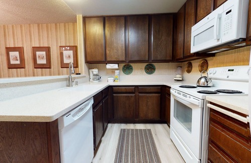 Mammoth Lakes Condo | St. Moritz 12 Bright and cozy Mountain Cabin, Centrally Located by RedAwning