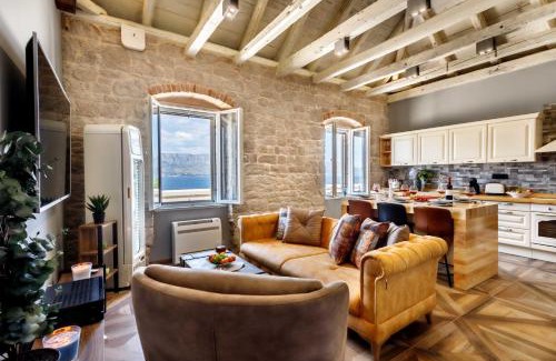 Pucisca Villa | St. Nicholas lighthouse - island of Brač