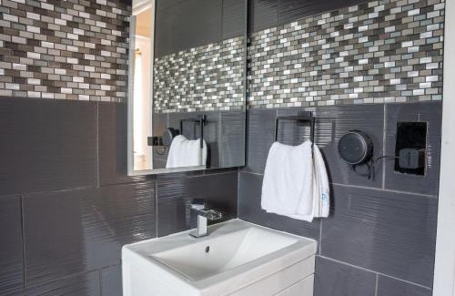 South Ockendon Apartment | St Paul's Place With Garden And Parking