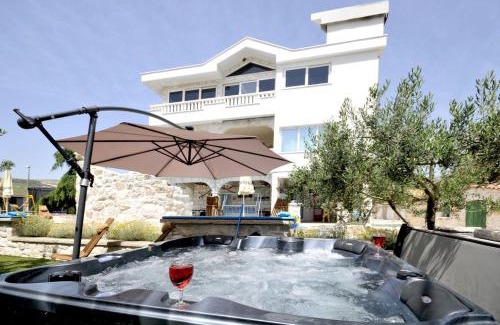 Plano Villa | STAGNUM BABA - Impressive Luxury Villa with heated pool, hot tub, playroom and upscale house design