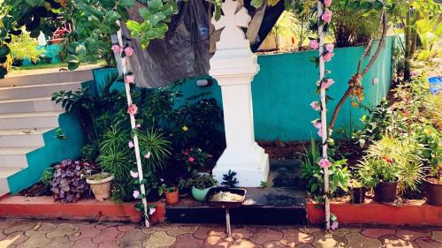Vagator House | Stan-Inn, North Goa, Vagator, with strong WIFI,free private parking & kitchen, Can Cook where you stay