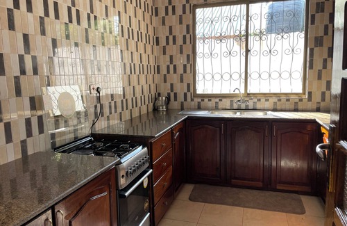 Oyster Bay House | Stand alone mansion near the beach in the peninsula