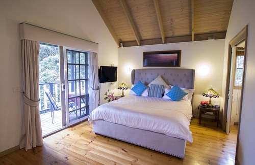 Olinda Bed & Breakfast | Stand alone self contained/air con'd spa cottage which accommodates 2 people