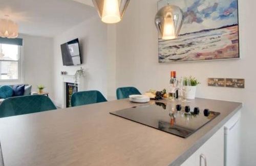 Shaldon Apartment | Standout 2BD Coastal Cottages in South Devon