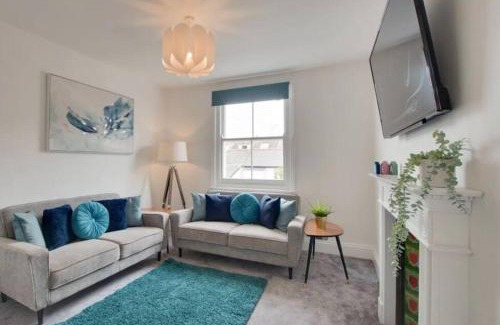 Shaldon Apartment | Standout 2BD Coastal Cottages in South Devon