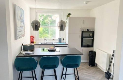 Shaldon Apartment | Standout 2BD Coastal Cottages in South Devon