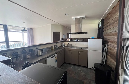 Stanmore Bay House | Stanmore Bay Log Cabin - Sea Views - Walk to Beach