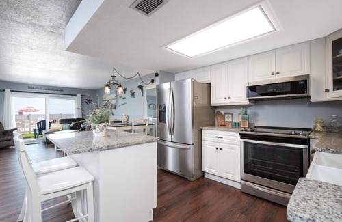 Ormond-by-the-Sea Condo | Starboard Light 7 | Beachfront Condo w. Resort Pool