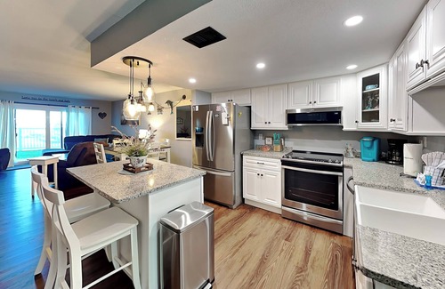 Ormond-by-the-Sea Condo | Starboard Light 7 | Beachfront Condo w. Resort Pool