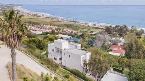 Western Malibu Villa | Stardust by AvantStay Views Hot Tub Pool Table