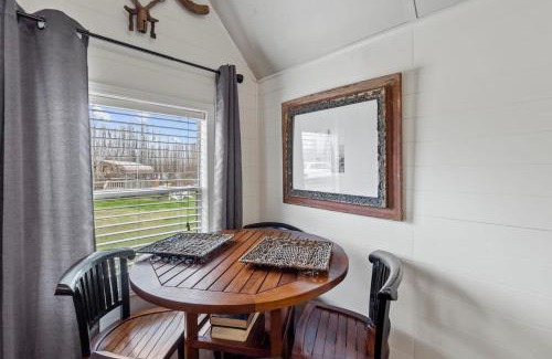 Oil City House | Stargazercaddo Lake Cabins With Kayaks