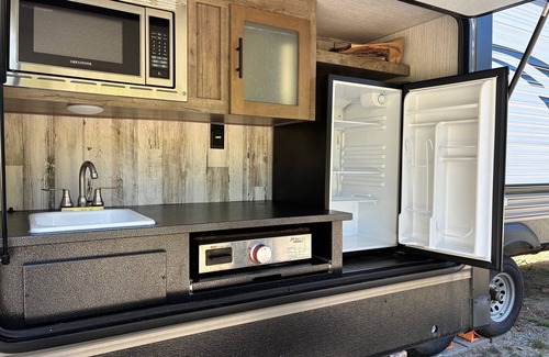 Corea Apartment | Starlight Beach Experience 31' RV Travel Trailer on private 3 acres with beach and firepit