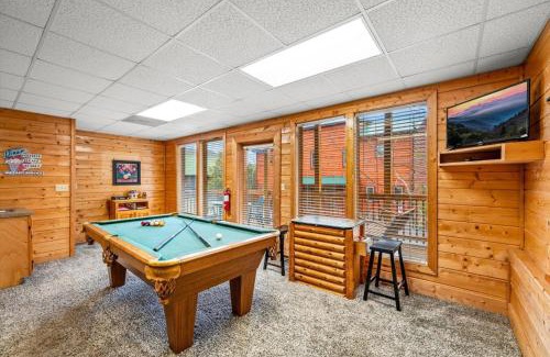 Pigeon Forge House | Starry Mountain View- Hot Tub - Pool Table - Prime Location