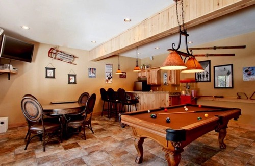 Blue River House | Starwood.mountain View! Hot Tub! Game Room! Quiet, Convenient, Colorado.