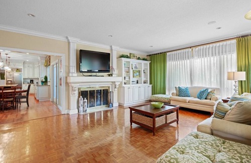 Gainesville House | Stately 4500+Sqft home steps to UF Stadium!