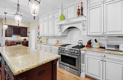 Gainesville House | Stately 4500+Sqft home steps to UF Stadium!