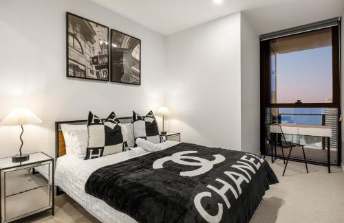 Broadbeach Apartment | Statement Vogue Themed Apartment