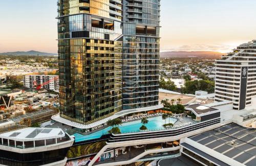 Broadbeach Apartment | Statement Vogue Themed Apartment