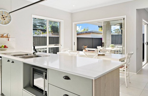 Umina Beach House | Stay 7, pay 5 these school holididays- beach/cafes