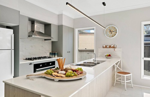 Umina Beach House | Stay 7, pay 5 these school holididays- beach/cafes