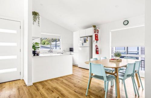 St. Georges Basin Apartment | Stay and Float in Basin Bliss