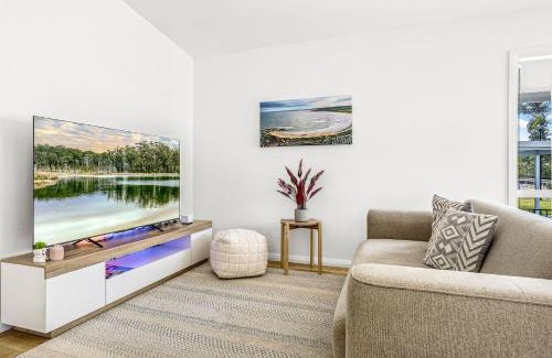 St. Georges Basin Apartment | Stay and Float in Basin Bliss