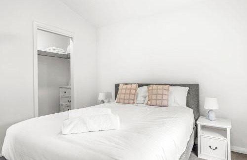 St. Georges Basin Apartment | Stay and Float in Basin Bliss