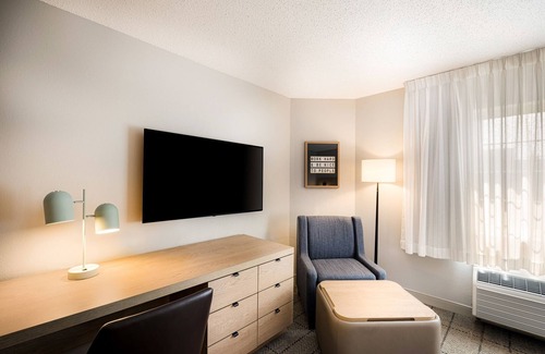 Exchange Place North Hotel | Stay at a Modern Unit with Full Kitchen, Pet-friendly, Self-Parking!
