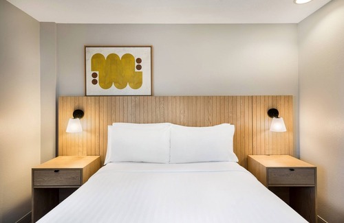 Exchange Place North Hotel | Stay at a Modern Unit with Full Kitchen, Pet-friendly, Self-Parking!