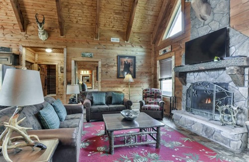 Branson Cedars Cabin | Stay at Uncle Buck`s Lodge | 4 Bed, 4 Bath